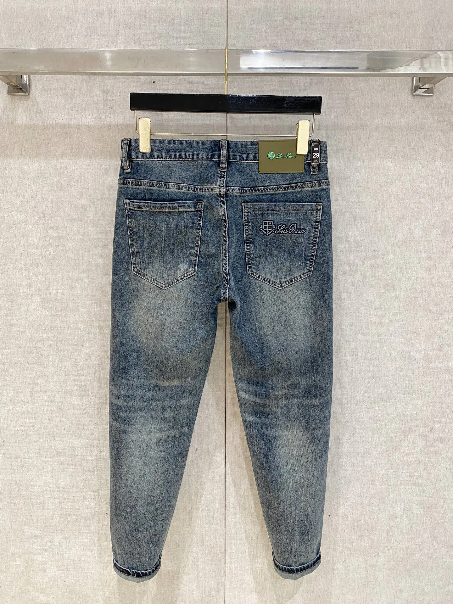 LP Nuoyoupanya 💎The latest 2026 summer ️ launches new men’s jeans! Heavy-duty washed denim fabric, customized fabric is softer and more comfortable than ordinary denim fabric! Ultra-heavy industrial washing process and dual-process washing. The entire pair of pants has a comfortable hand feel, and the level of fineness and breathable effect are top-notch. All hardware brand logos are custom-made, and the materials are selected with the best attributes. The elasticity of the fabric is very good and the comfort is great! The low-key design style is simple and elegant. The repurchase rate is extremely high 👍. Sizes: 28-36